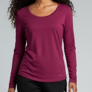 NIKE · WOMEN'S DRI-FIT MAGENTA LOOSE FITTING LONG SLEEVE - SIZE S